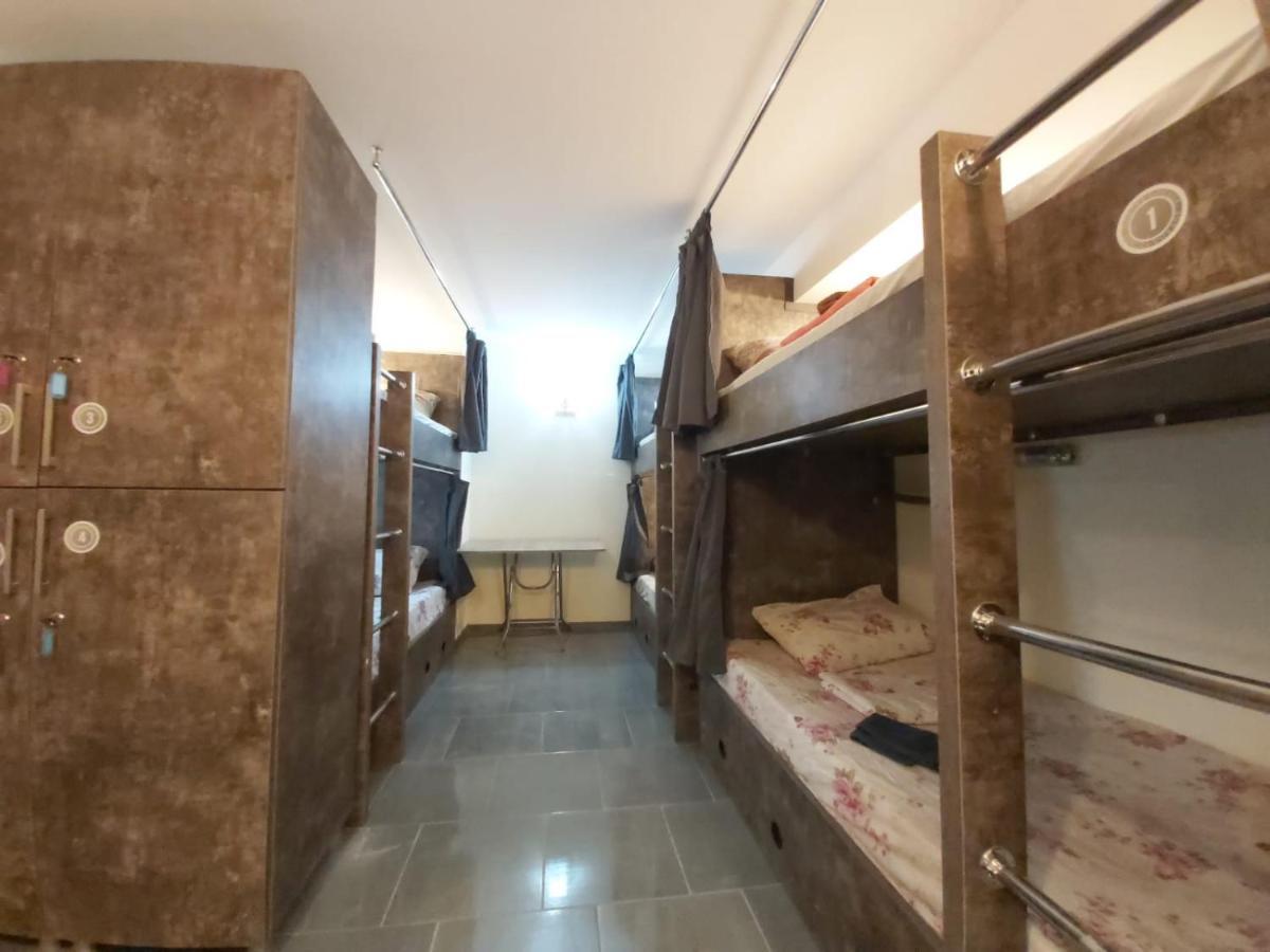 Hostel Voyage Батумі Екстер'єр фото