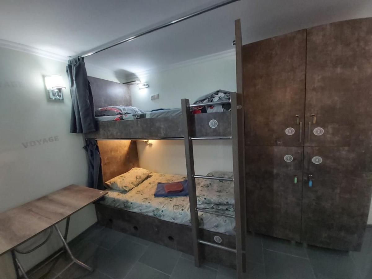 Hostel Voyage Батумі Екстер'єр фото