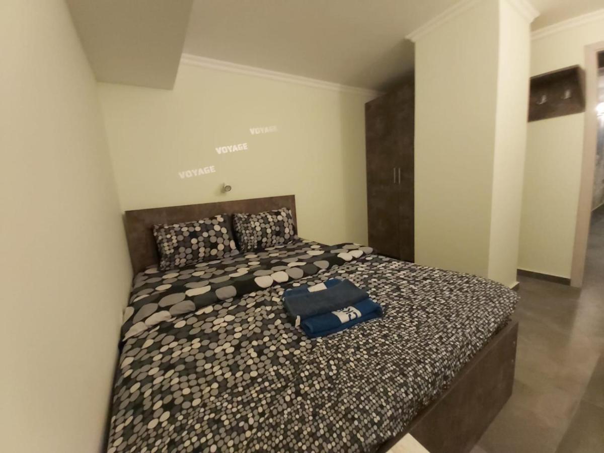 Hostel Voyage Батумі Екстер'єр фото