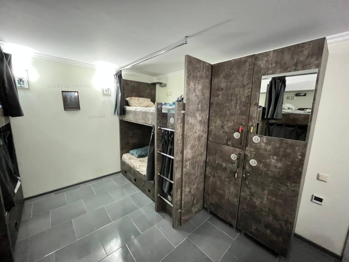 Hostel Voyage Батумі Екстер'єр фото
