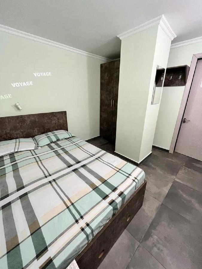 Hostel Voyage Батумі Екстер'єр фото