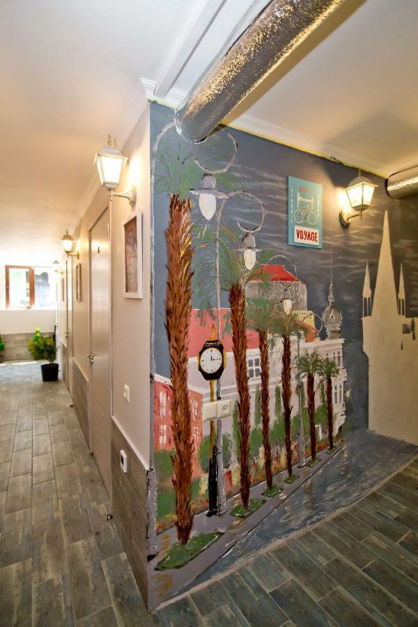 Hostel Voyage Батумі Екстер'єр фото