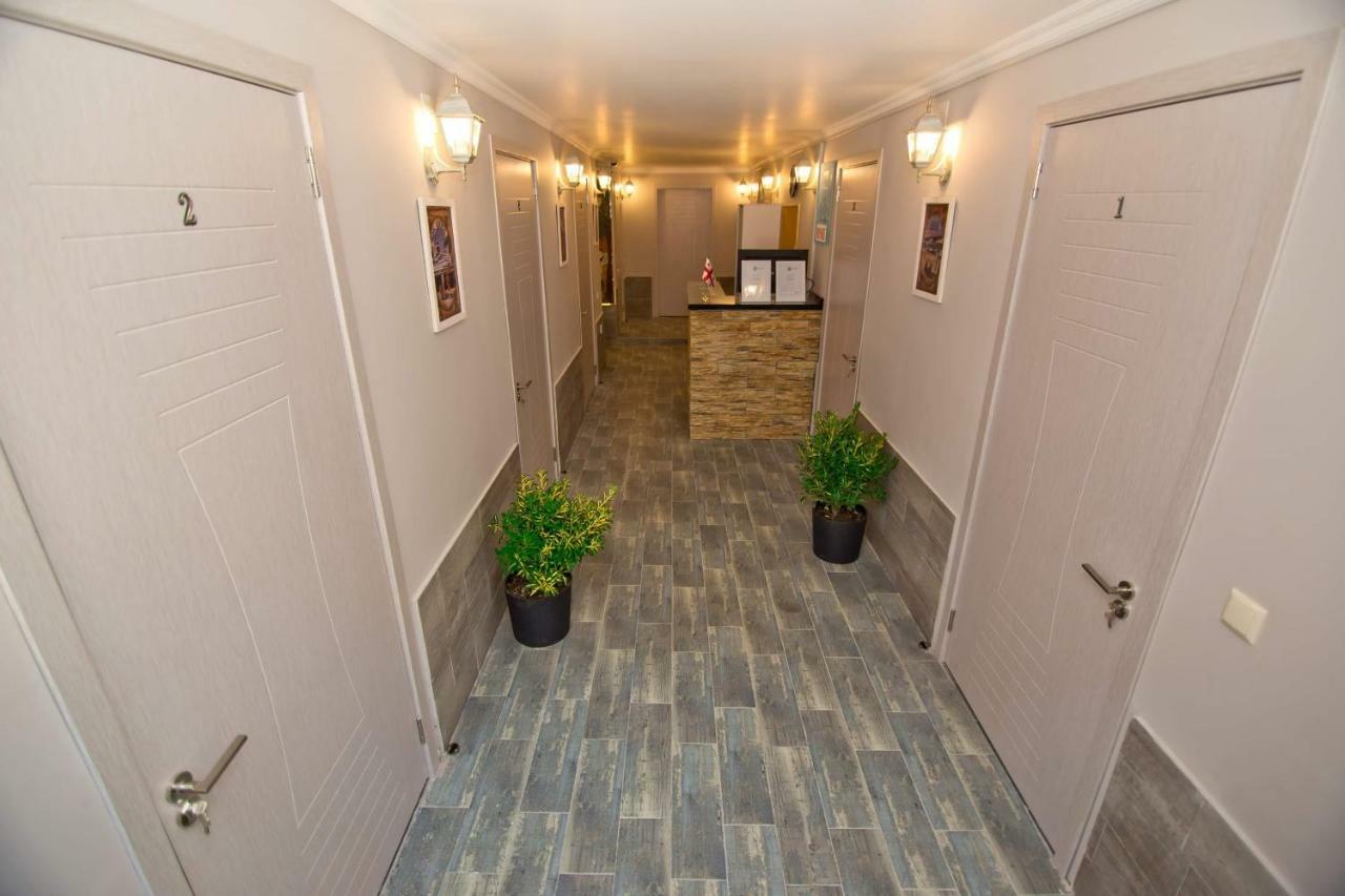 Hostel Voyage Батумі Екстер'єр фото